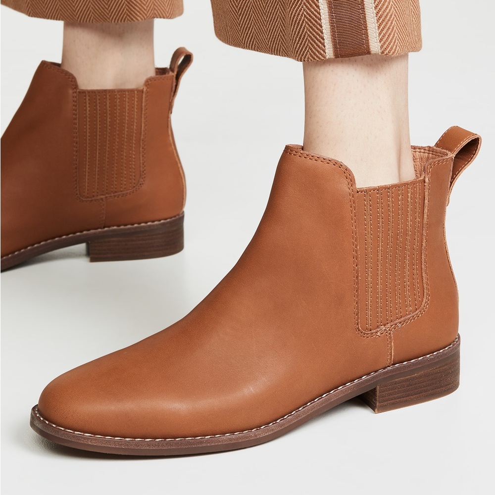 Madewell Ainsley Chelsea Boot in Camel Leather